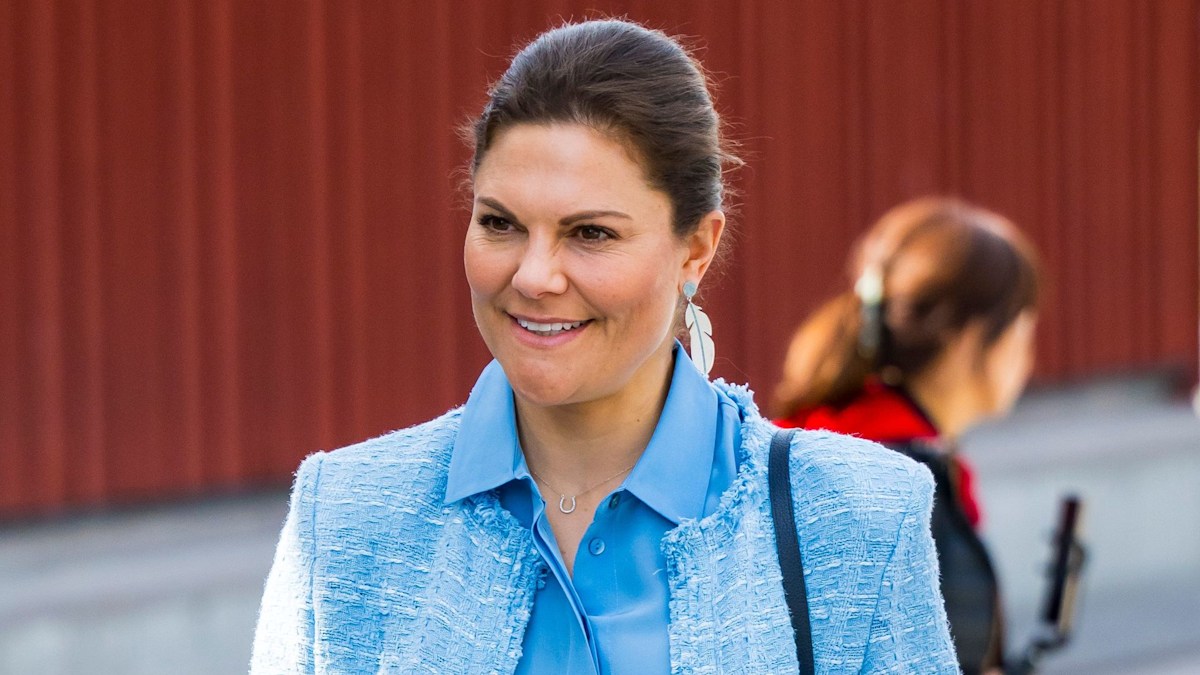 Crown Princess Victoria amazes in waist-cinching trousers and cropped ...