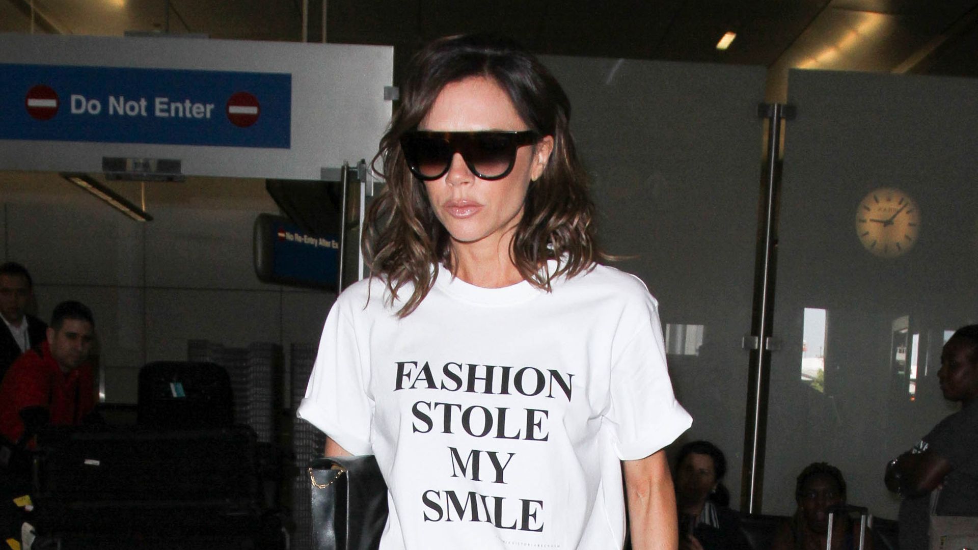 LOS ANGELES, CA - MARCH 28: Victoria Beckham is seen at LAX on March 28, 2017 in Los Angeles, California.  (Photo by starzfly/Bauer-Griffin/GC Images)