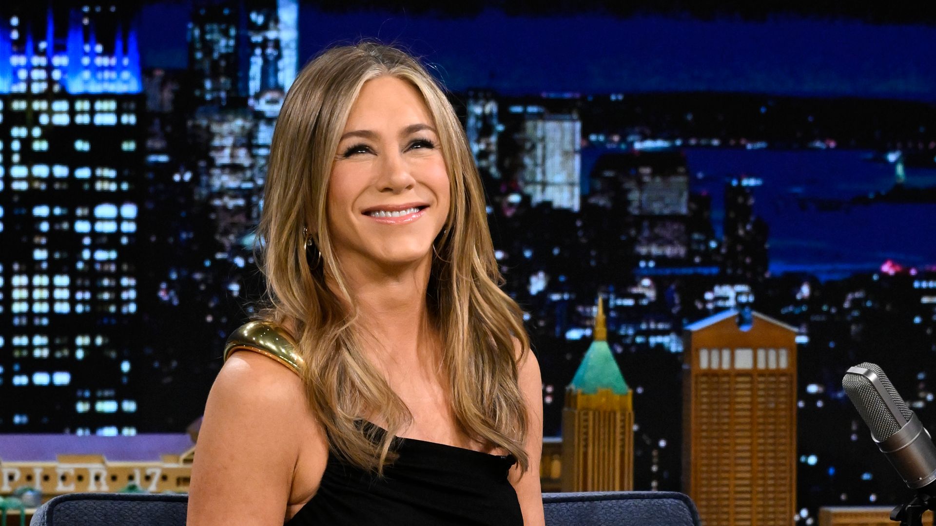 Jennifer Aniston Shares Behind-the-Scenes Clip from 'Murder Mystery 2