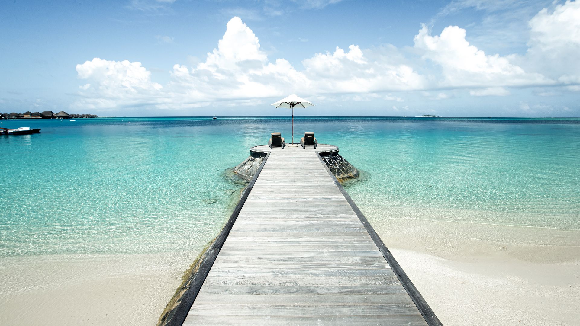 beach at Moofushi Maldives