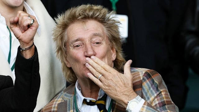 Rod Stewart kissing his hand