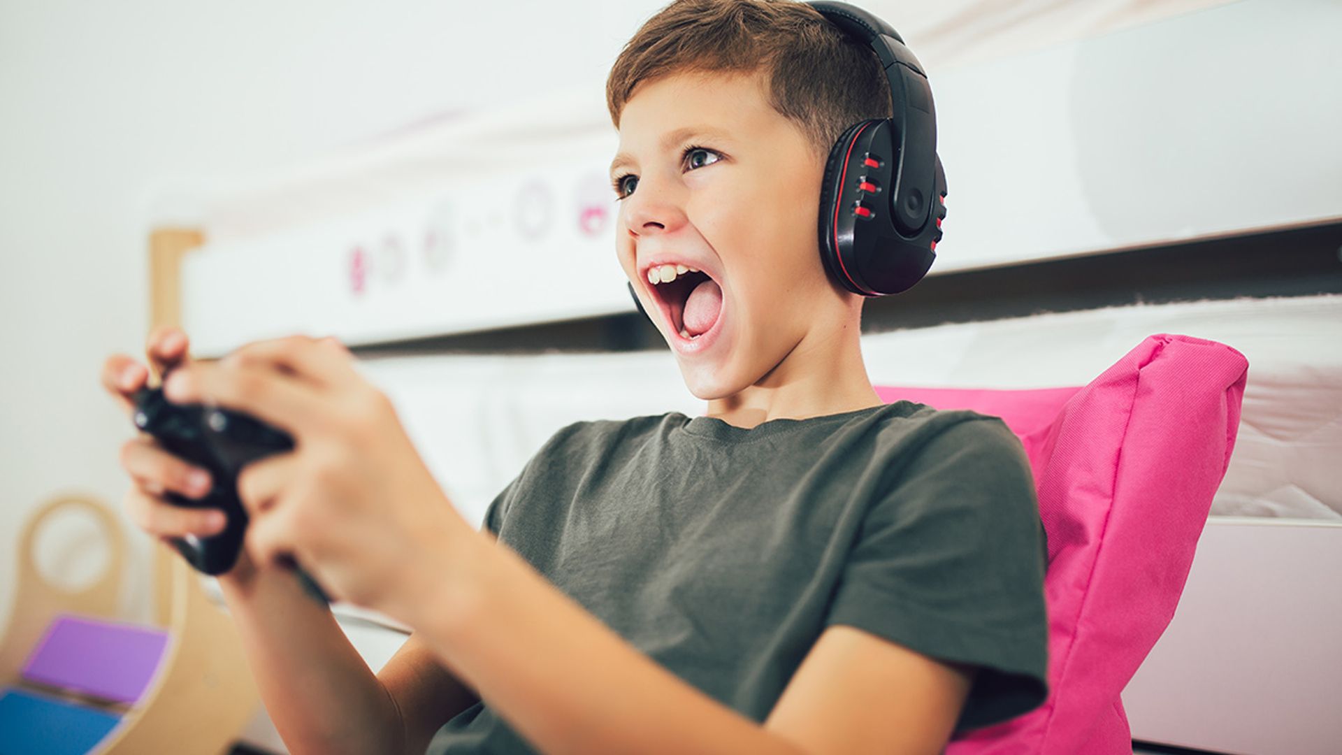 Video games: 5 signs your child has a gaming addiction | HELLO!