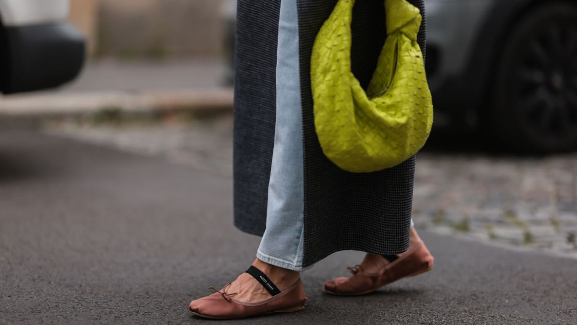 The Newest Street Style Trend: The Net Bag - The Garnette Report