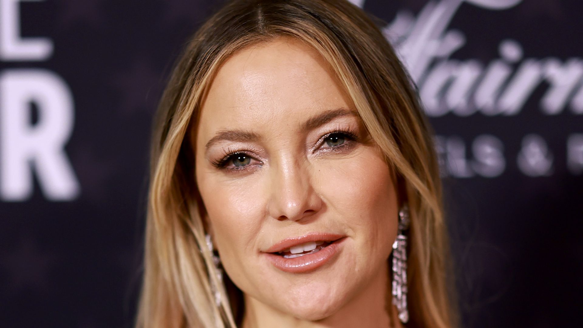 Kate Hudson Wows In Skirt With Thigh High Slit As She Enjoys Jaw Dropping Vacation Hello