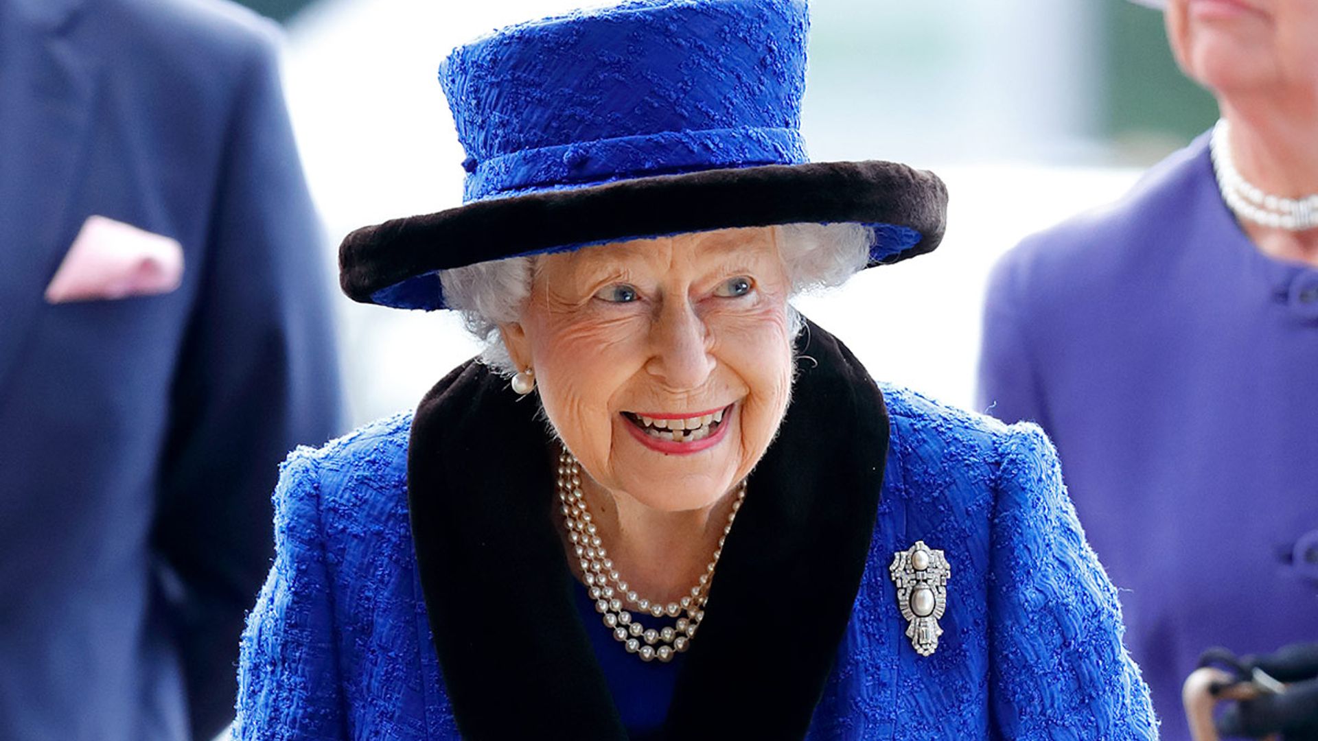 the queen in blue