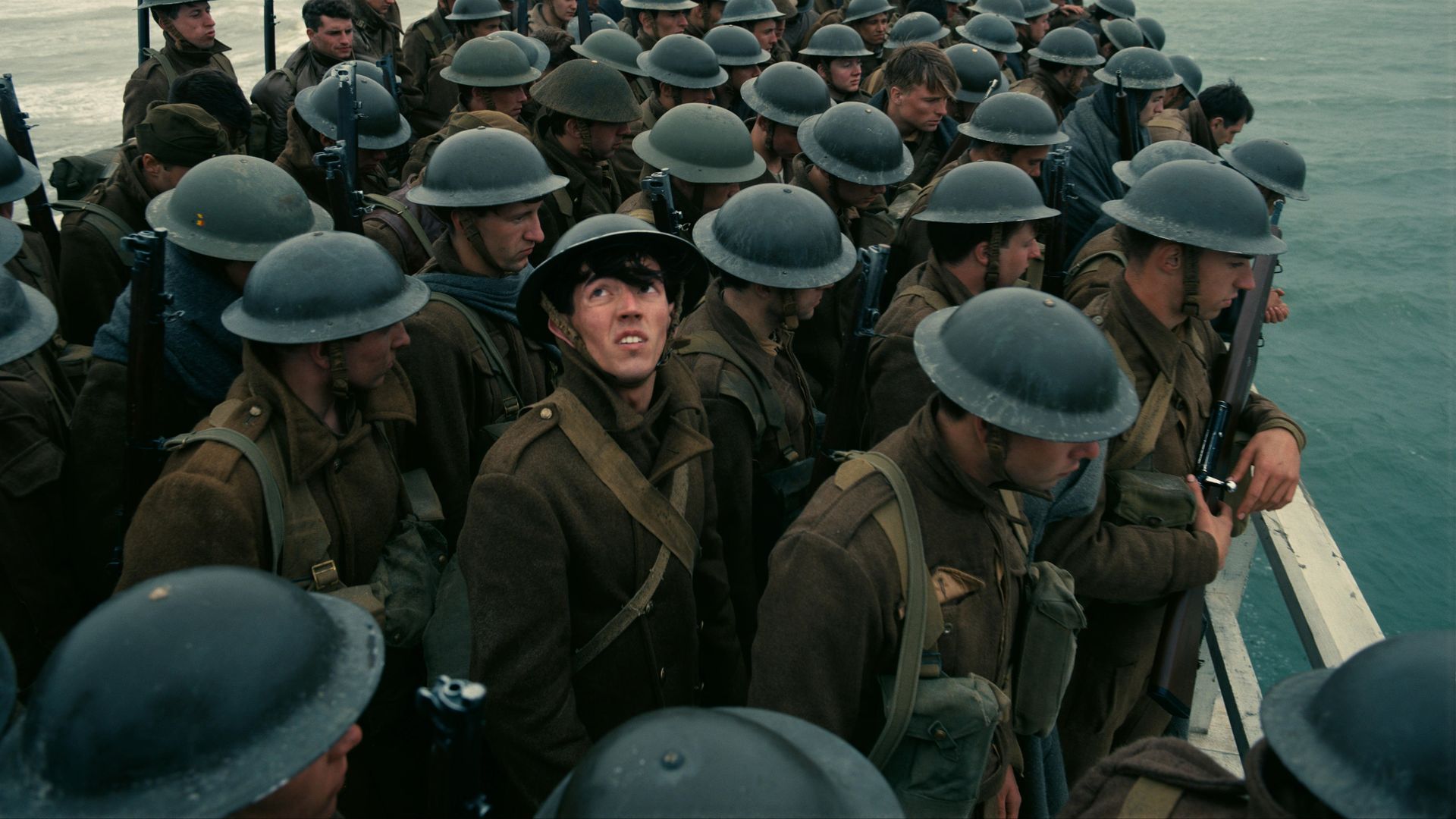 Netflix montre la disparition du service de streaming en août - y compris cet énorme favori des fans 1 Toujours de Dunkerque avec des soldats dans un bateau