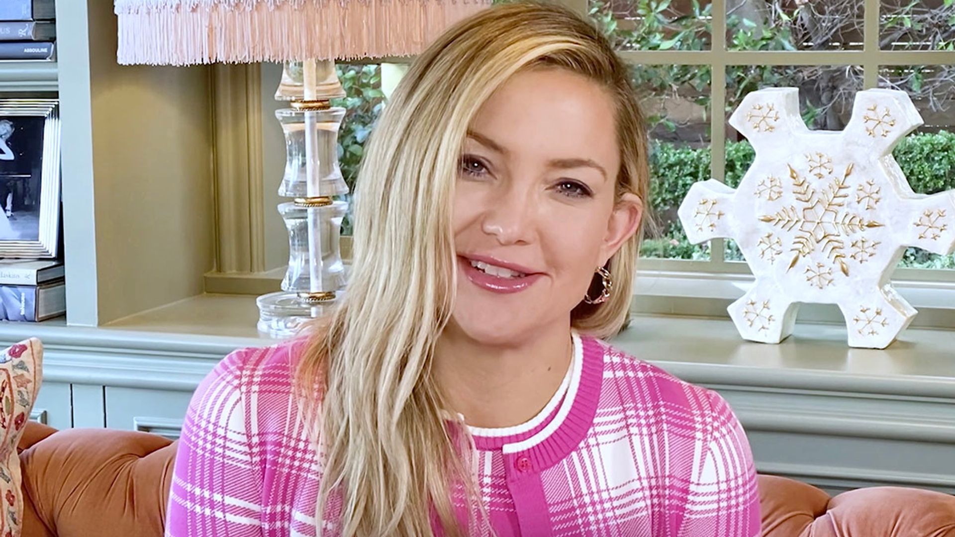 Kate Hudson showcases toned physique in crop top after change to family  vacation