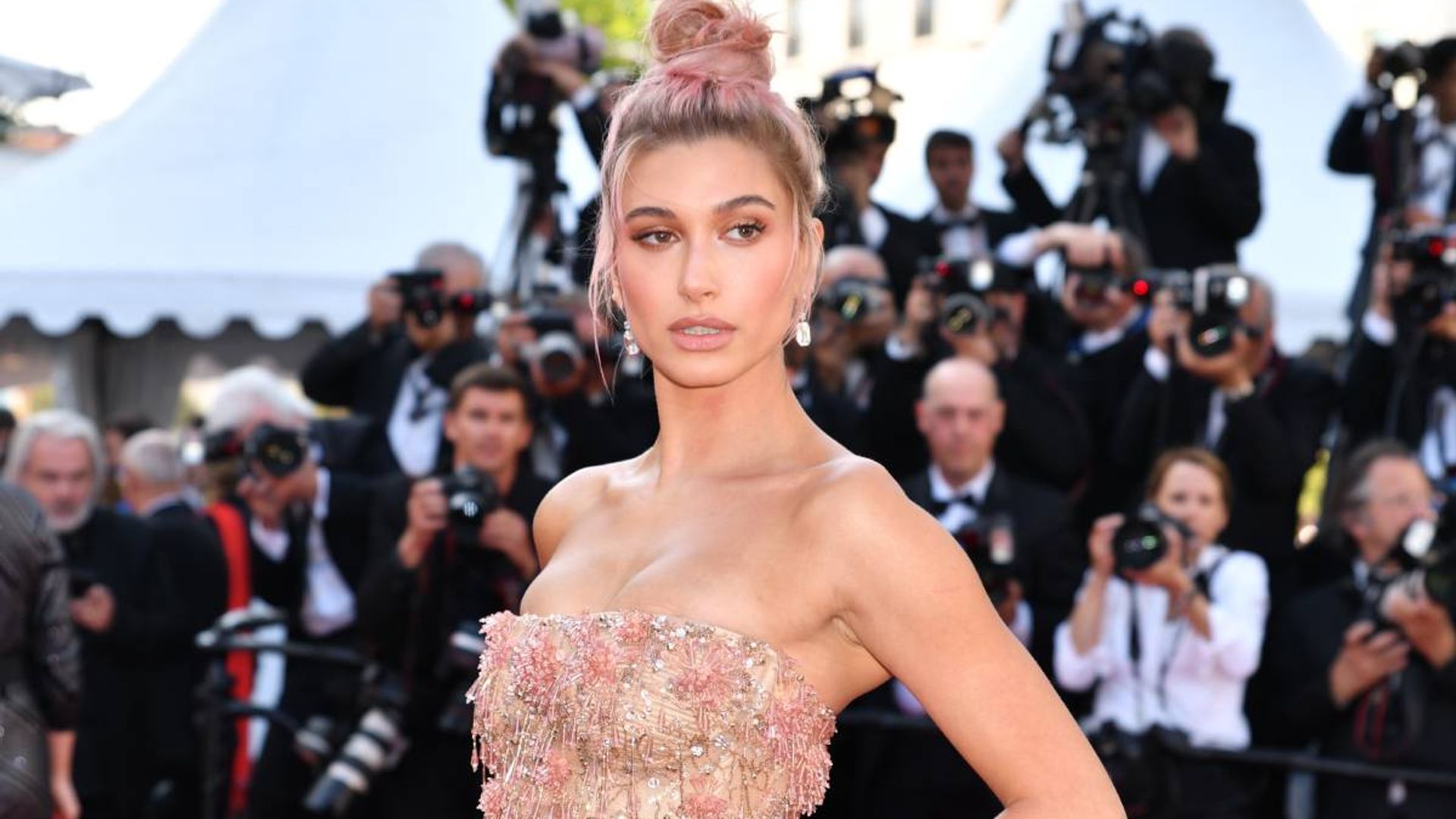 Justin & Hailey Bieber Are In Marital Bliss At Rare Red Carpet Outing