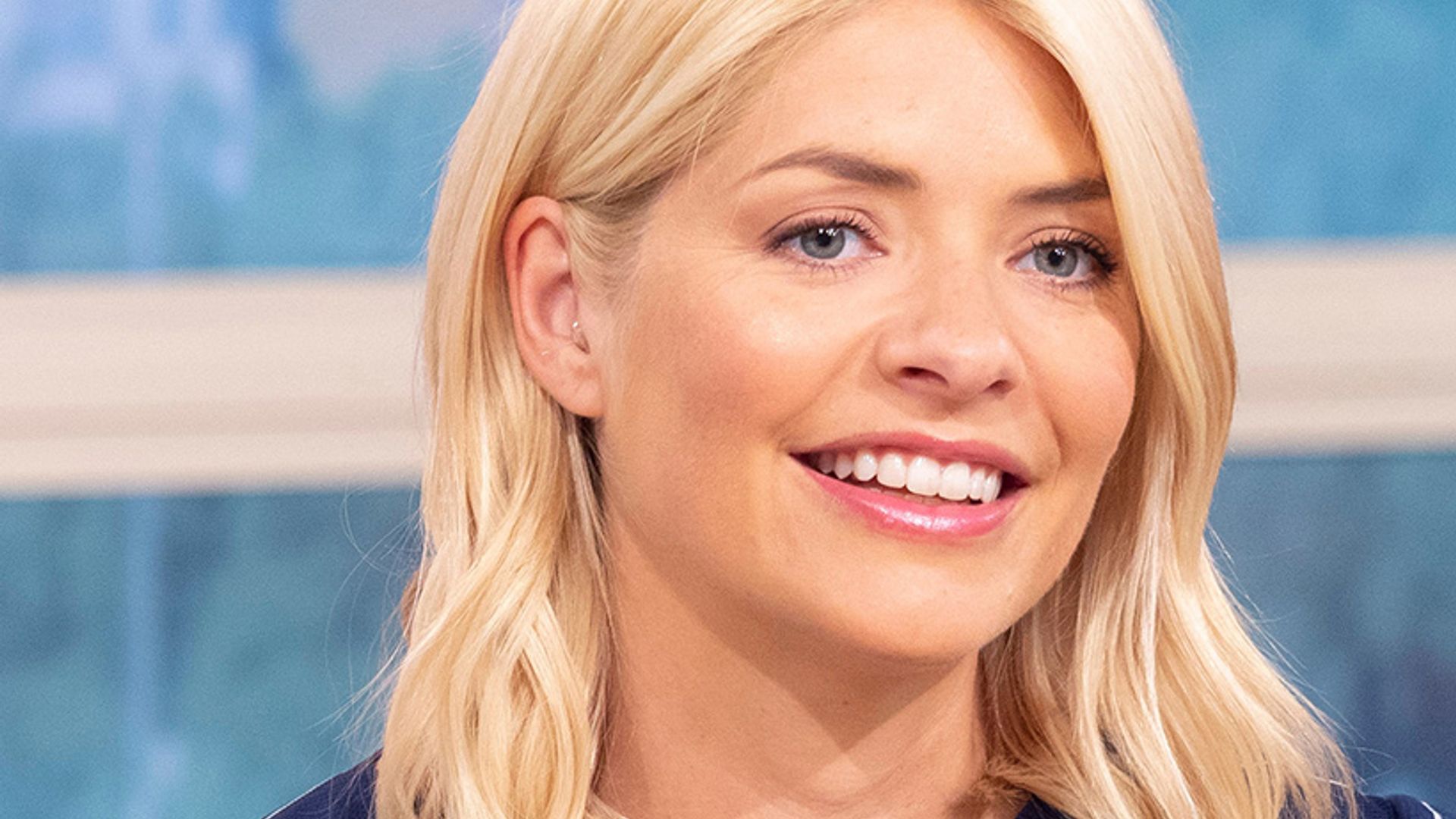 holly willoughby green dress this morning