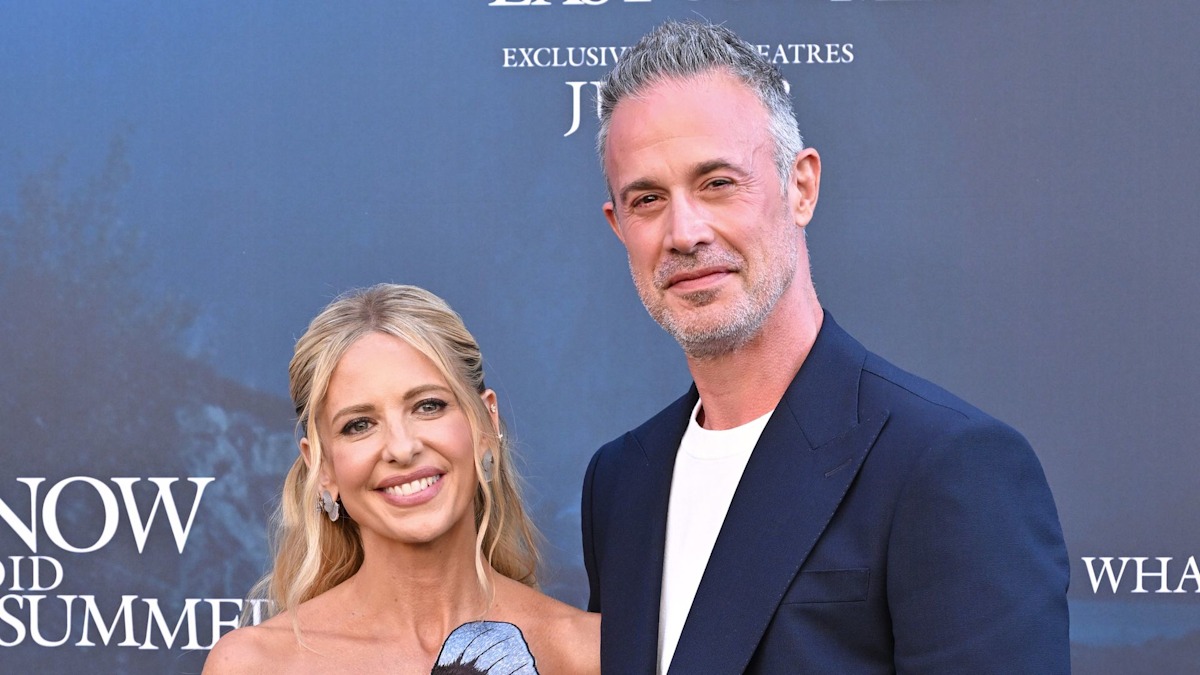 Sarah Michelle Gellar stuns on tropical vacation with husband Freddie Prinze Jr.