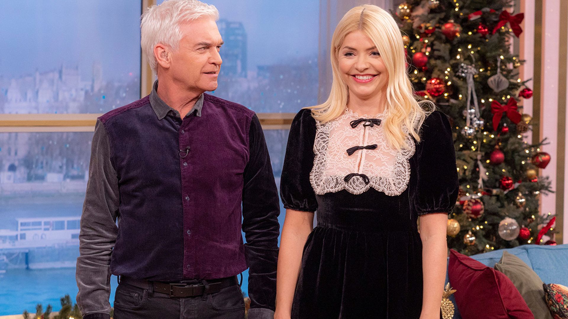 This Morning fans confused as Holly Willoughby and Phillip Schofield make shock return to show