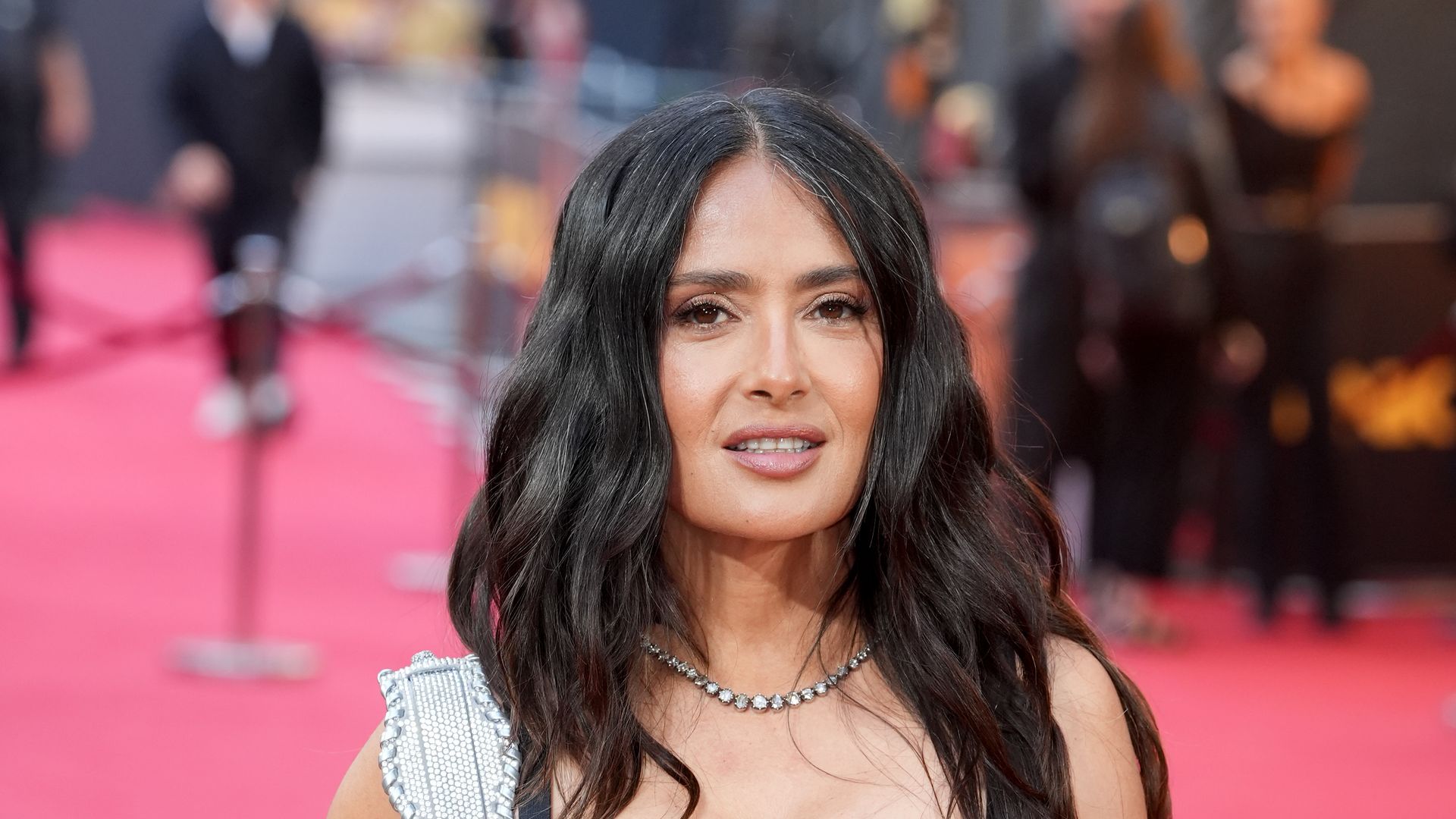 Salma Hayek enhances her curves in figure-hugging dress for jaw-dropping new appearance