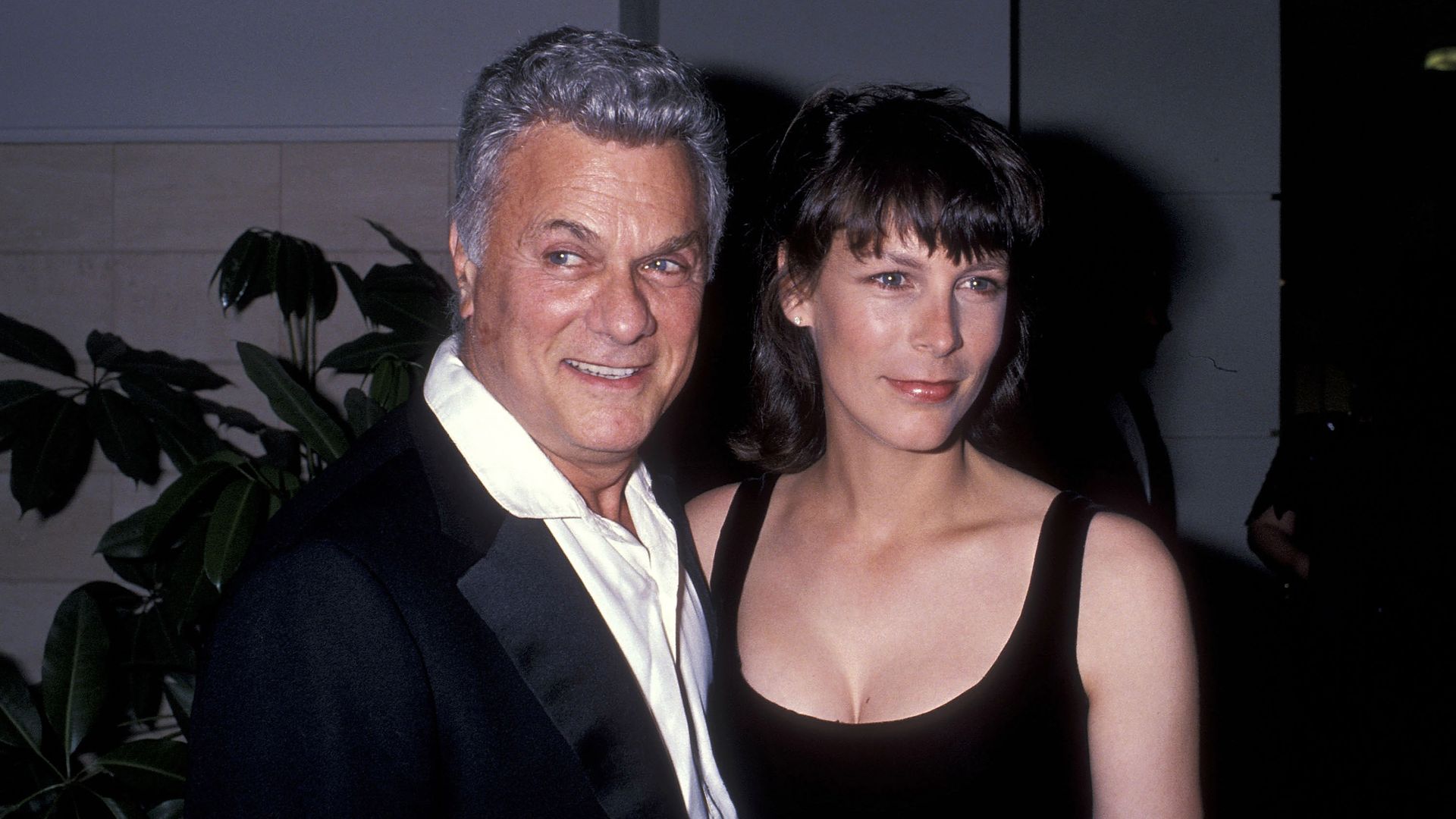 Actor Tony Curtis and actress Jamie Lee Curtis attend Tony Curtis' Art Exhibition Dinner Party on April 22, 1989 at Beverly Hilton Hotel in Beverly Hills, California.