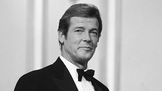  Roger Moore 