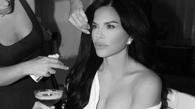 olivia halpin doing Lauren Sanchez's hair