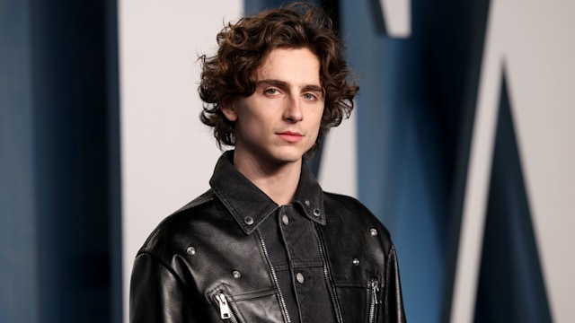  Timothee Chalamet attends the 2022 Vanity Fair Oscar Party wearing a leather jacket