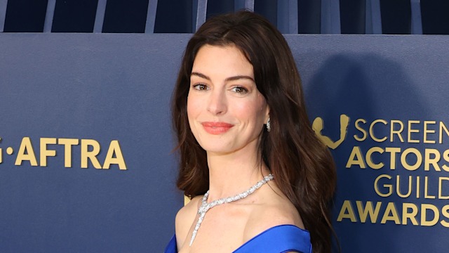 Anne Hathaway attends 30th Annual Screen Actors Guild Awards - Arrivals at Shrine Auditorium and Expo Hall on February 24, 2024 in Los Angeles, California.