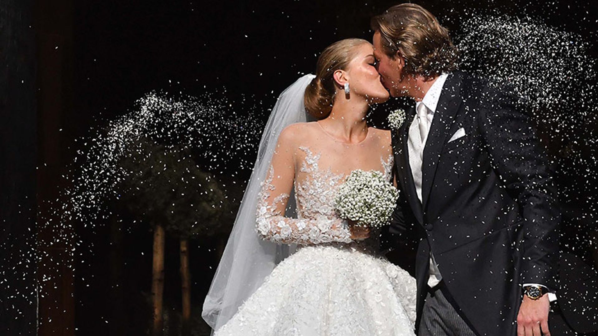 Manifesteren Beoordeling Mam Victoria Swarovski's £700,000 wedding dress featured 500,000 crystals |  HELLO!