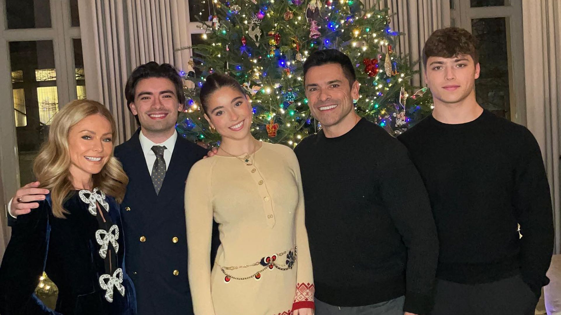 kelly ripa and mark consuelos with kids at christmas