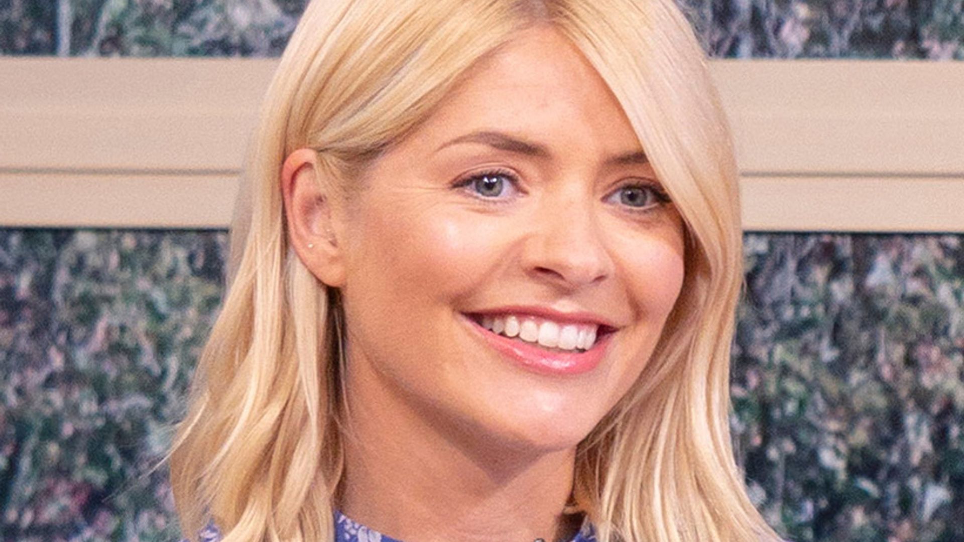 holly willoughby navy blue shorts this morning