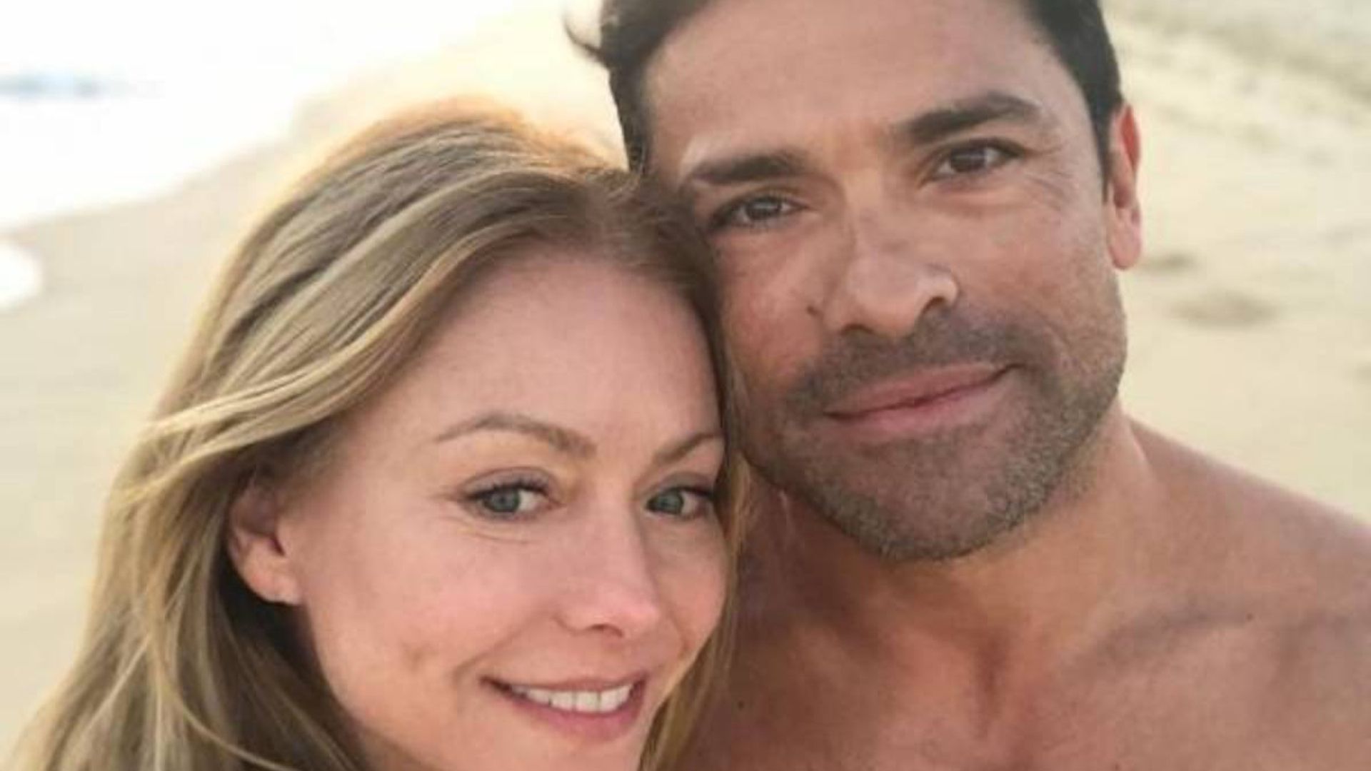 kelly ripa mark consuelos beach