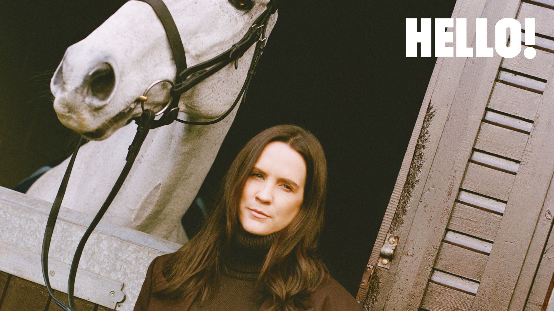 Rachael Blackmore poses at Cheltenham with former racehorse Saphir Du Rheu