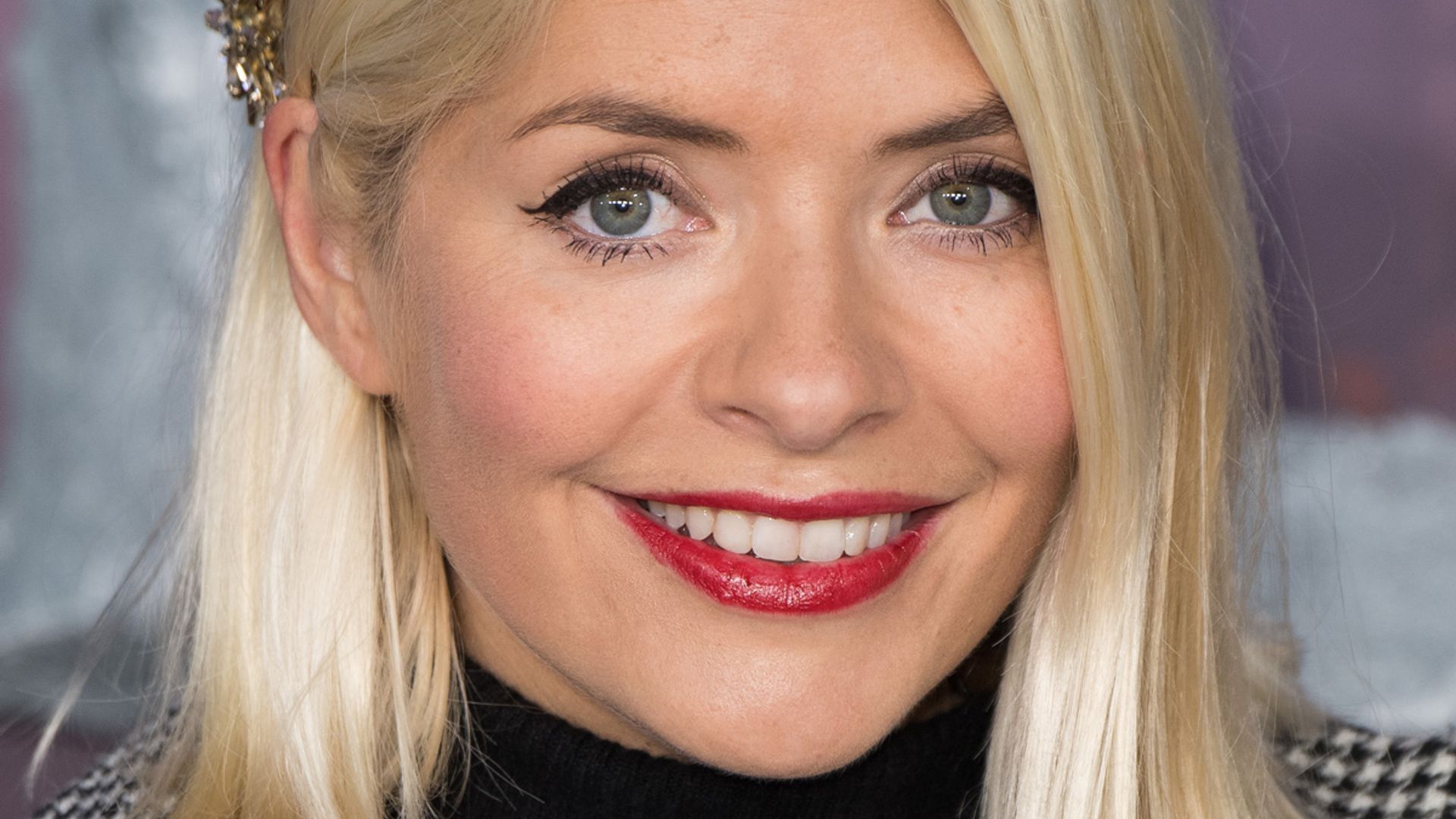 holly willoughby wearing red lipstick