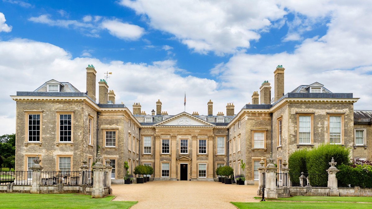 Princess Diana's fans flock to Althorp as Earl Spencer announces a change