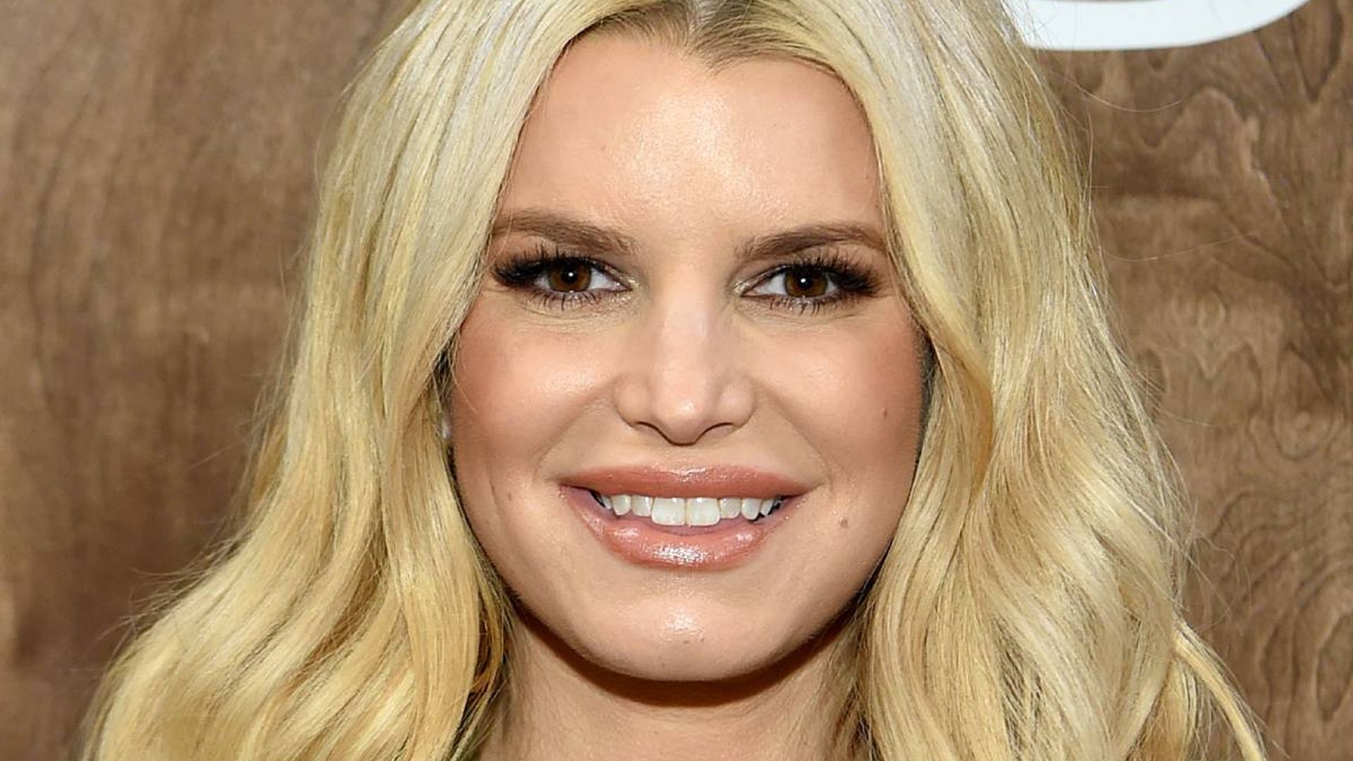 Jessica Simpson's lips send fans wild in new family photo
