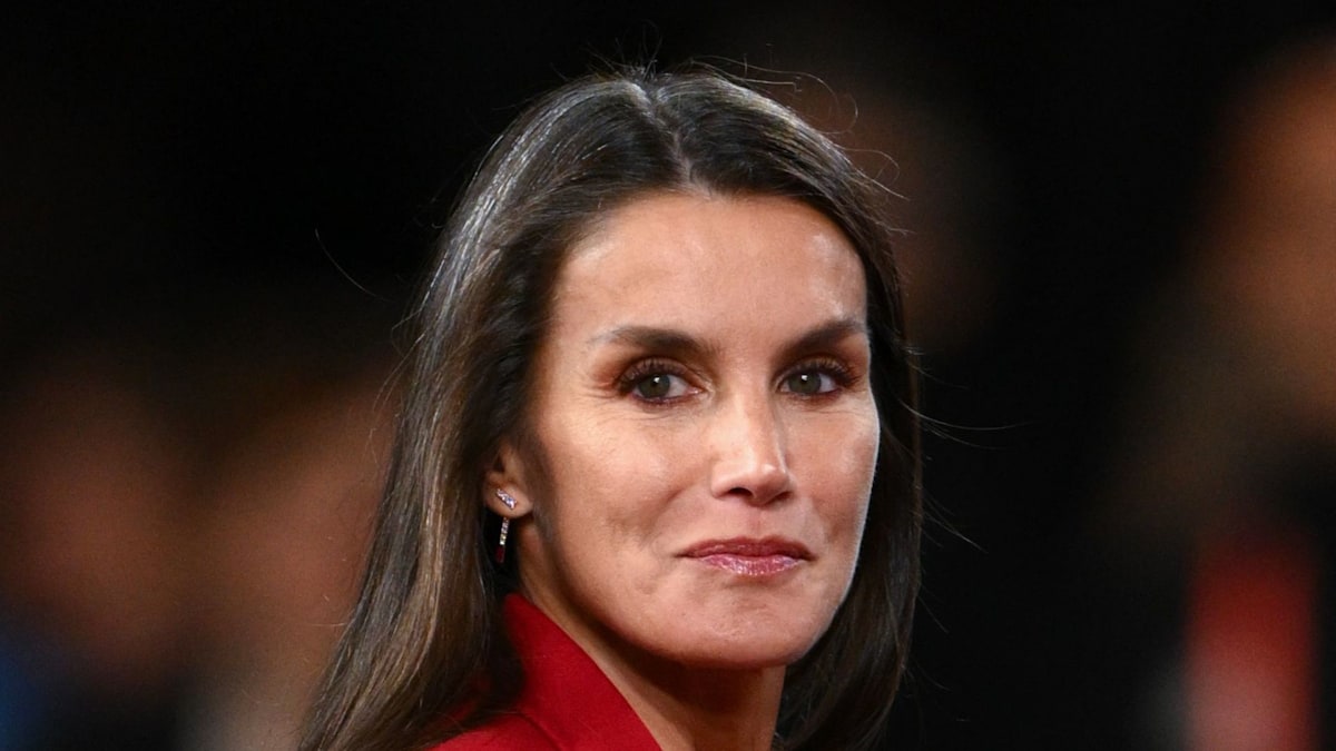 Queen Letizia exudes elegance in red power suit at Women's World Cup ...