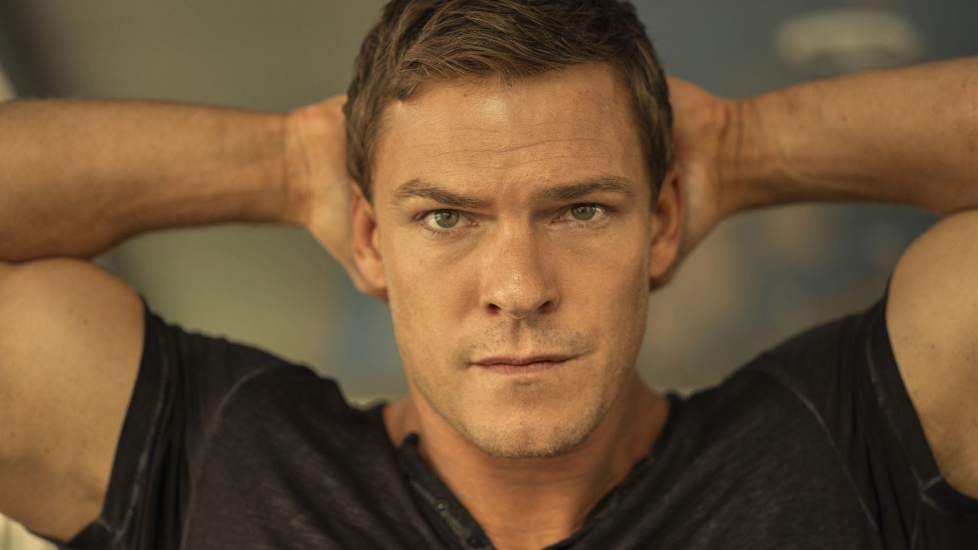 REACHER, Alan Ritchson, 'Welcome To Margrave', (Season 1, ep. 101, aired Feb. 4, 2022). photo: Keri Anderson / ©Amazon / Courtesy Everett Collection