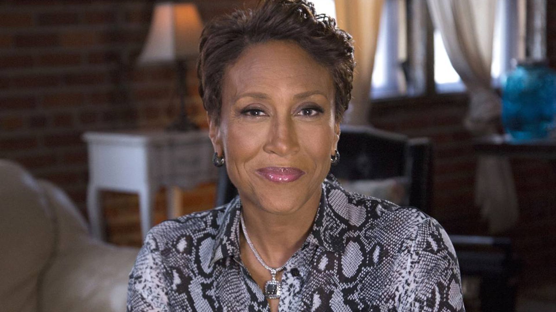 gma robin roberts reveals family discovery