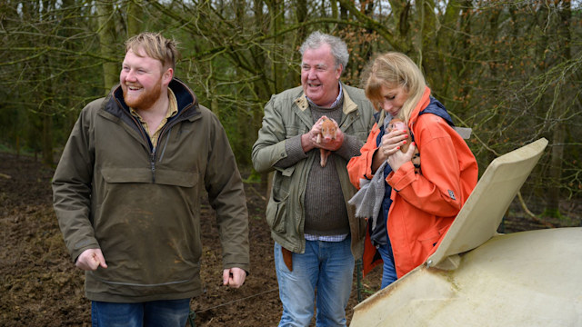 Jeremy Clarkson, Lisa and Kaleb with piglets on Diddly Squat Farm