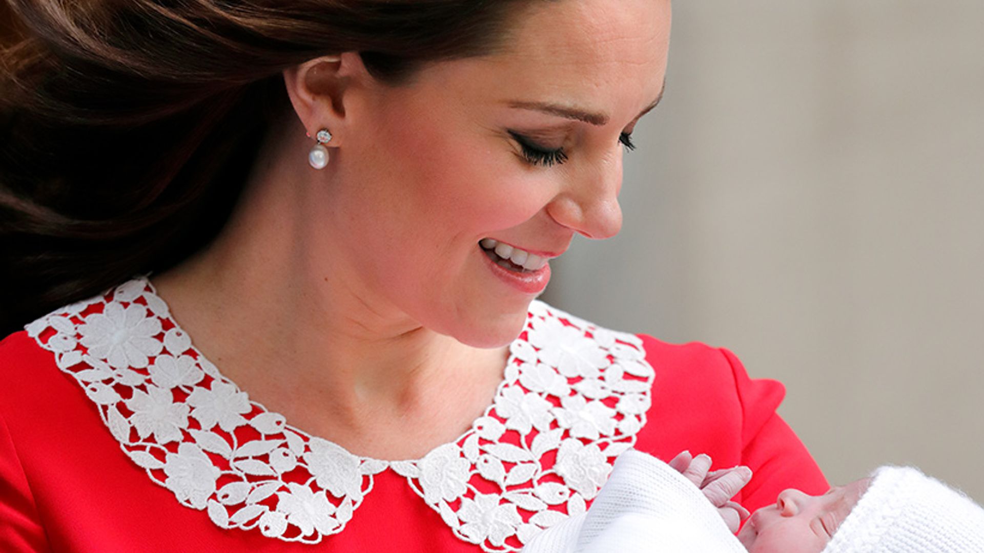kate midleton pearl earrings lindo wing outfit