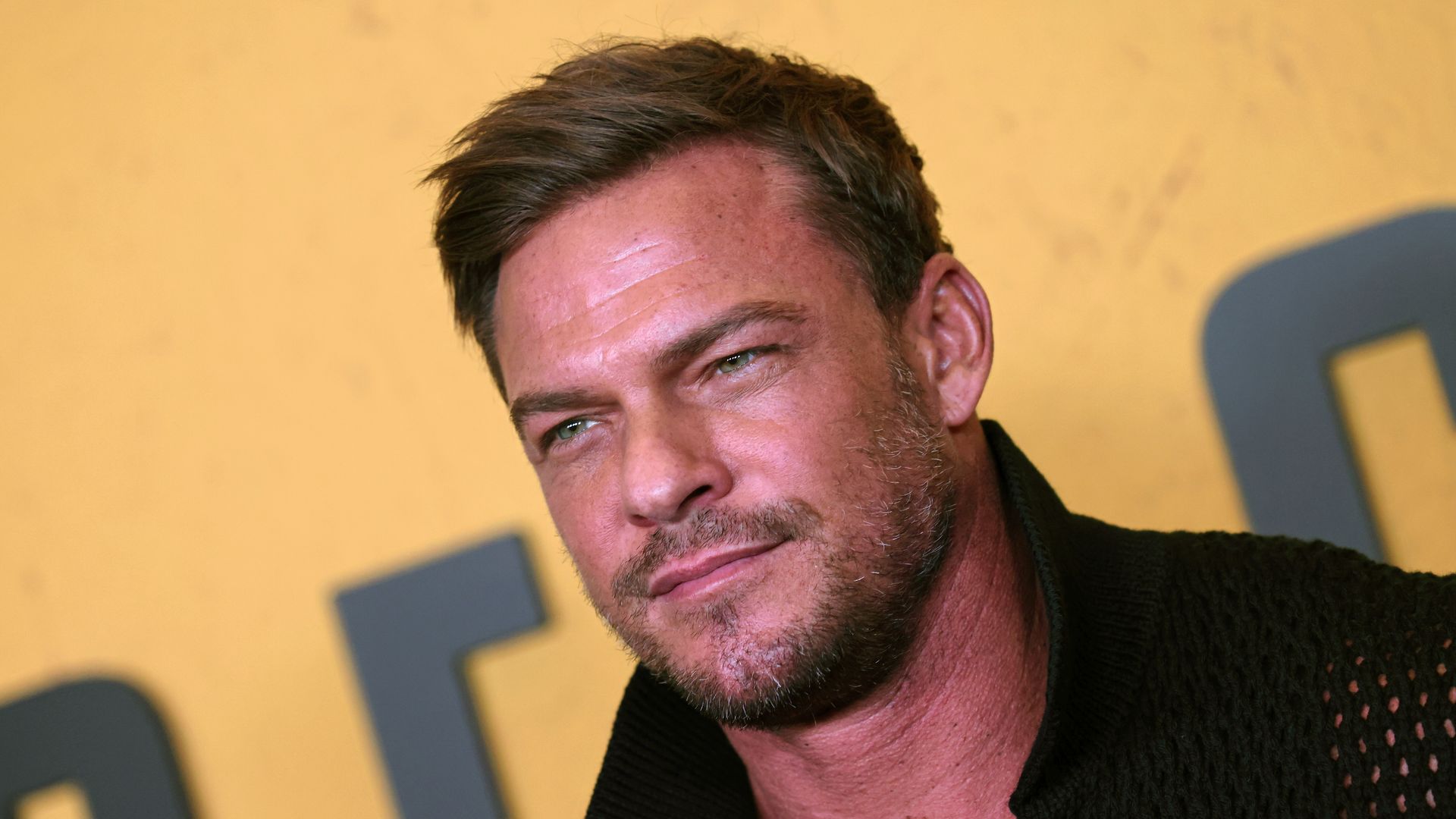 Alan Ritchson buff premiere