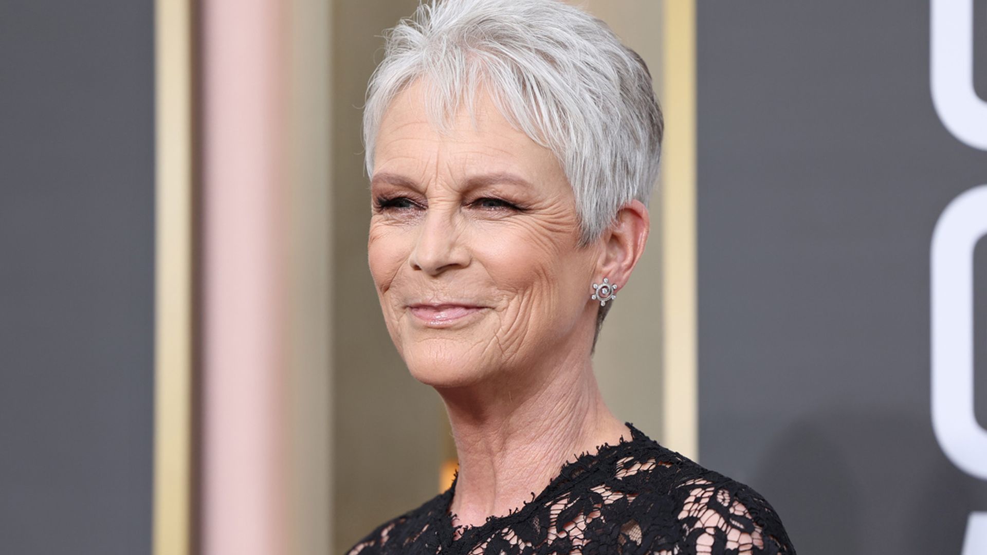 Jamie Lee Curtis' jaw-dropping transformation at 2023 Golden Globes - fans  react | HELLO!