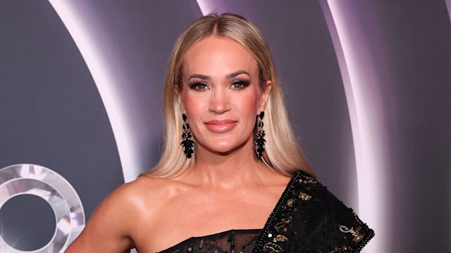Carrie Underwood in black gown