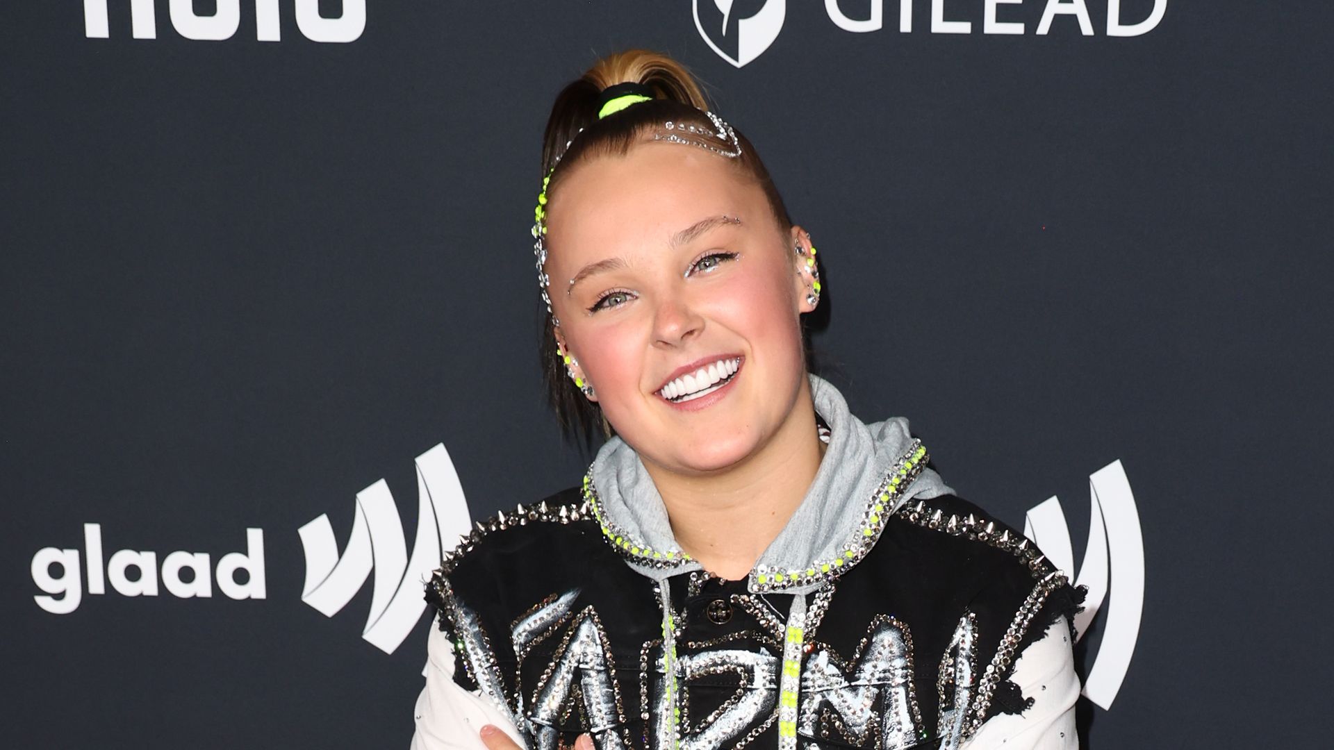 JoJo Siwa's crystal-encrusted abs corset has made her a global meme