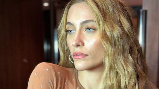 Paris opted for a dewy makeup look to highlight her natural glow