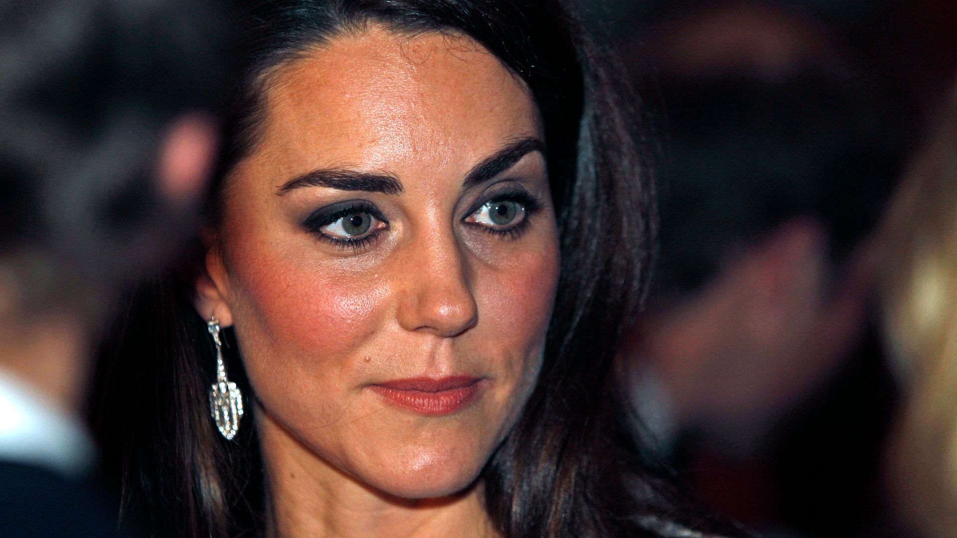 Kate Middleton wears heavy eyeliner