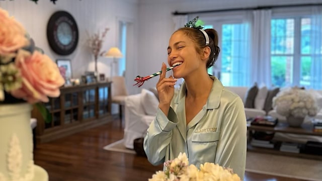 Jennifer Lopez posed with her birthday cake after her Bridgerton-inspired party