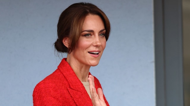 Catherine, Princess of Wales waves as she leaves the Portage Session 