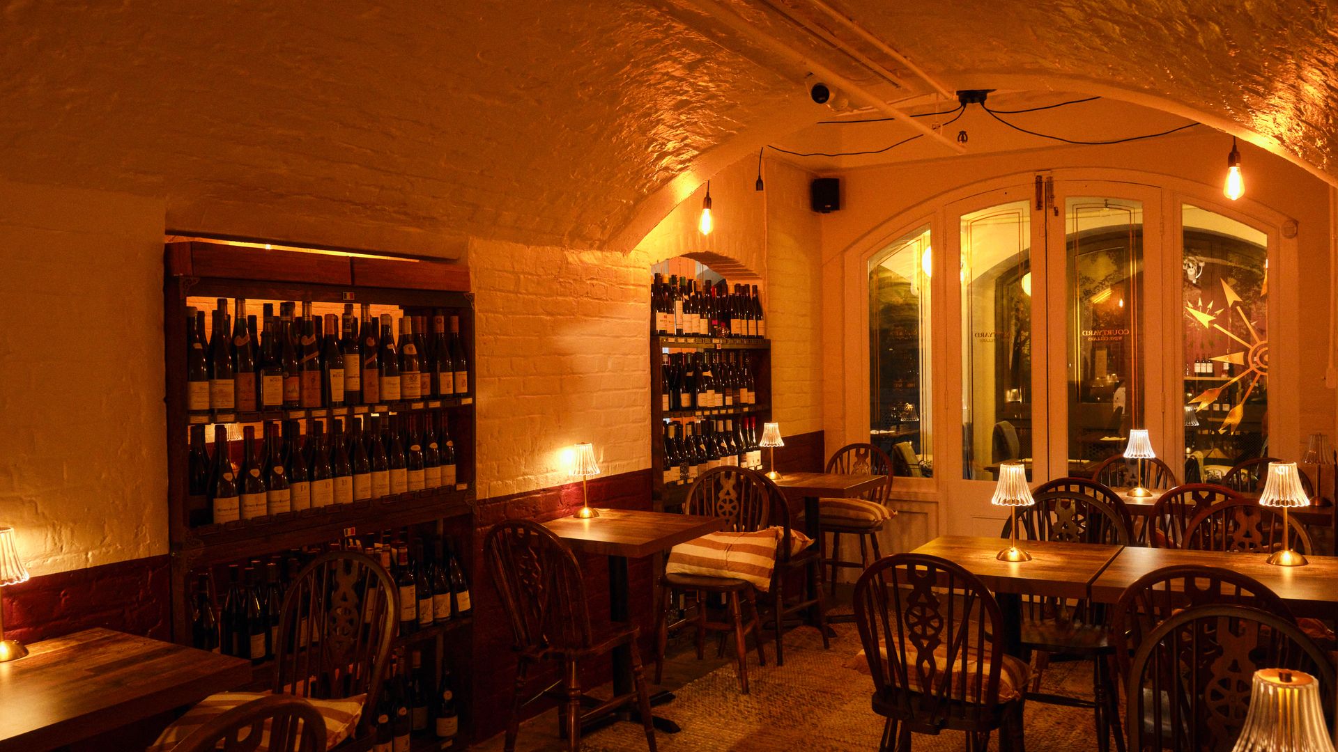 hellomagazine.com - Sophie Vokes-Dudgeon - Covent Garden at Christmas - champagne, wine tasting, carols and LEGO!