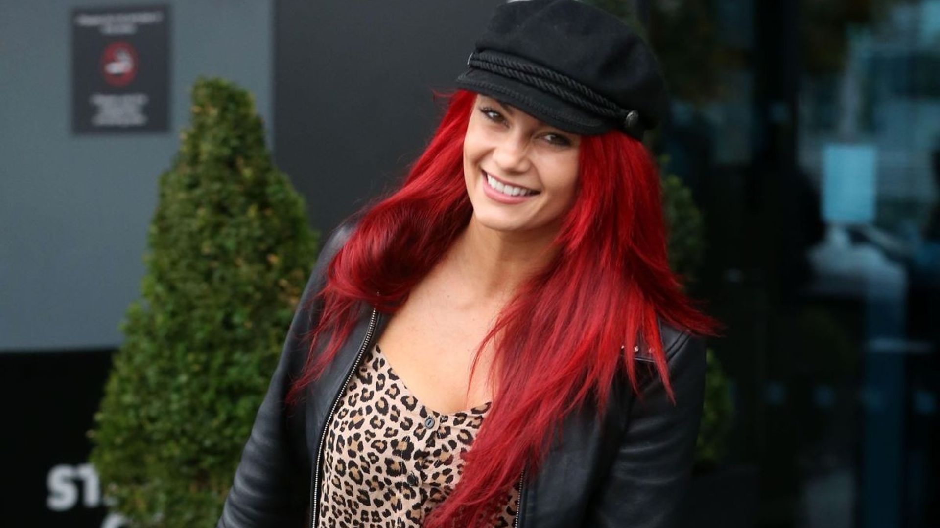 dianne buswell hat smiling