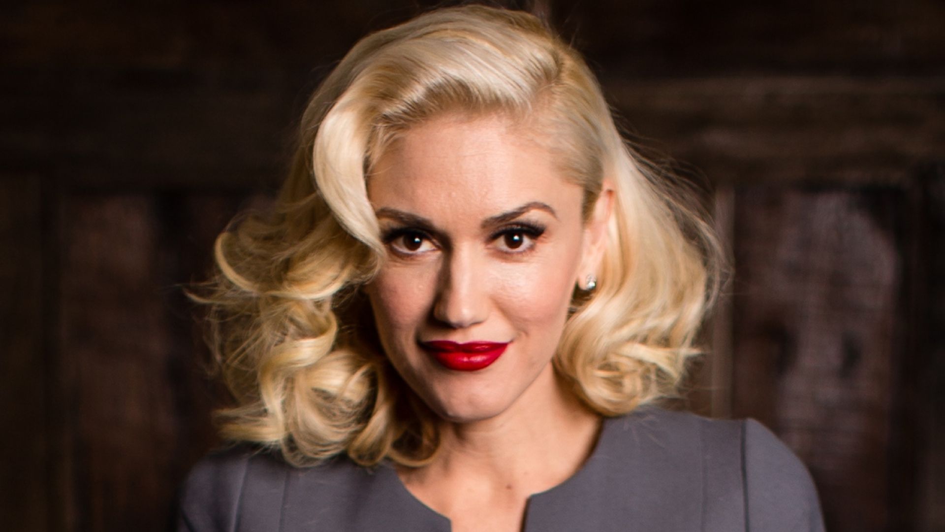 Gwen Stefani's ageless before and after pictures have fans doing a double take
