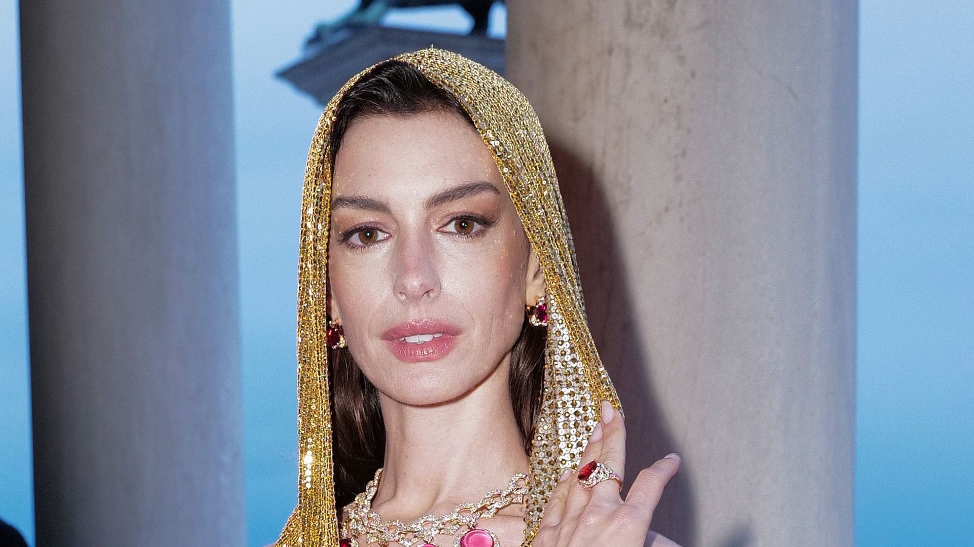 Anne Hathaway Bulgari Mediterranea High Jewelry event 