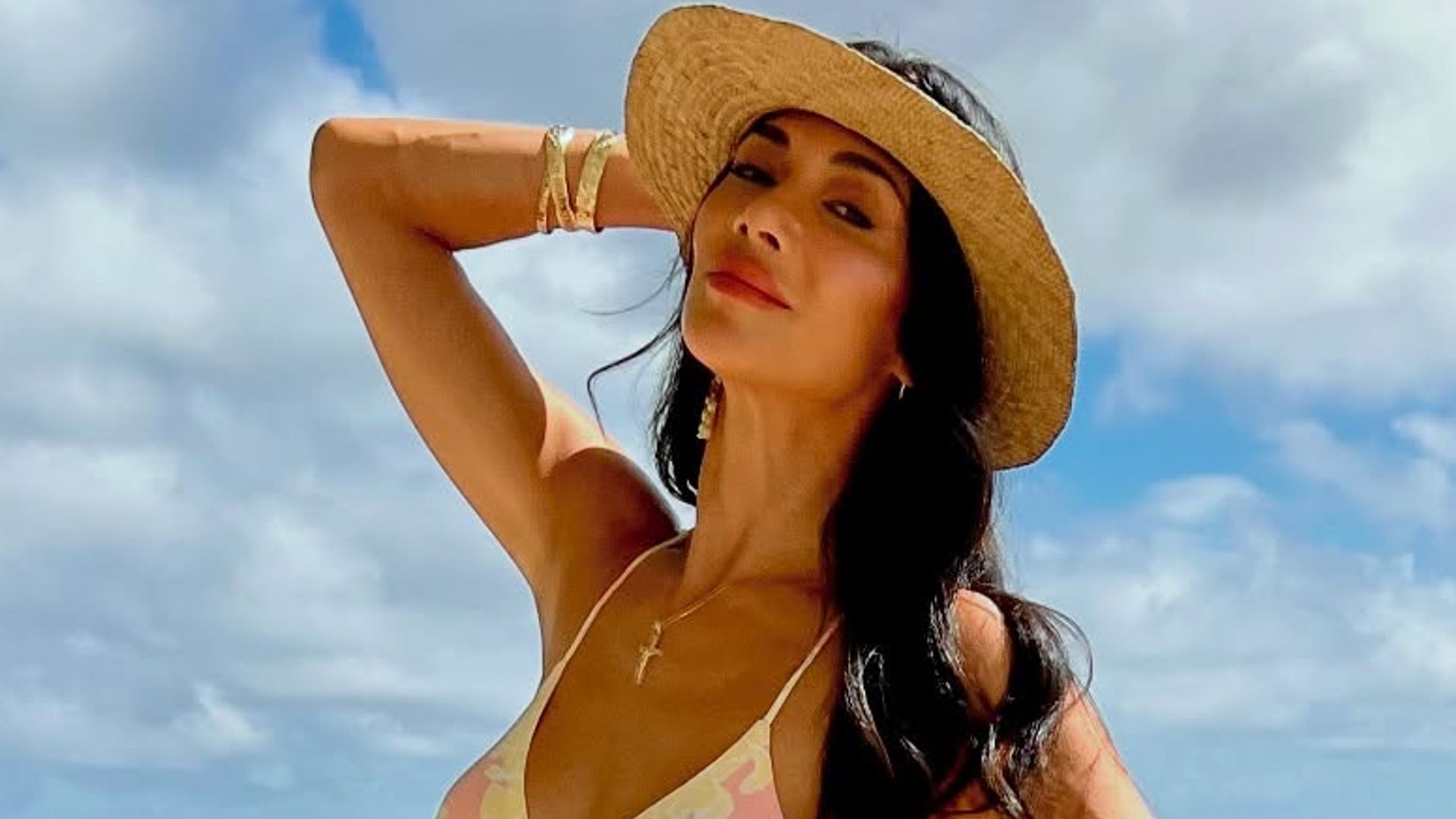 photo of nicole scherzinger wearing beach dress on balcony