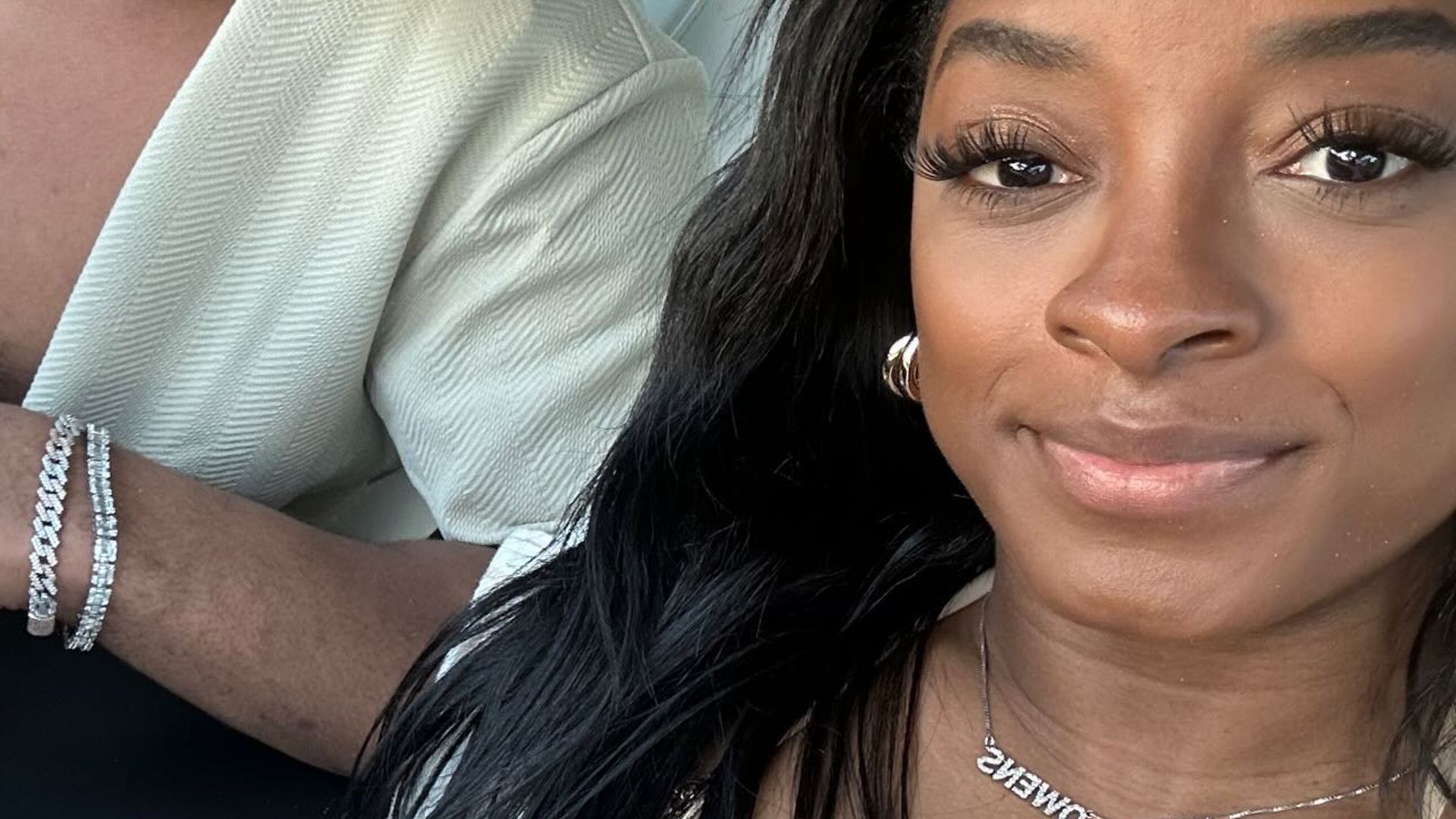 Simone Biles shows off family with husband Jonathan Owens in PDA-filled outing