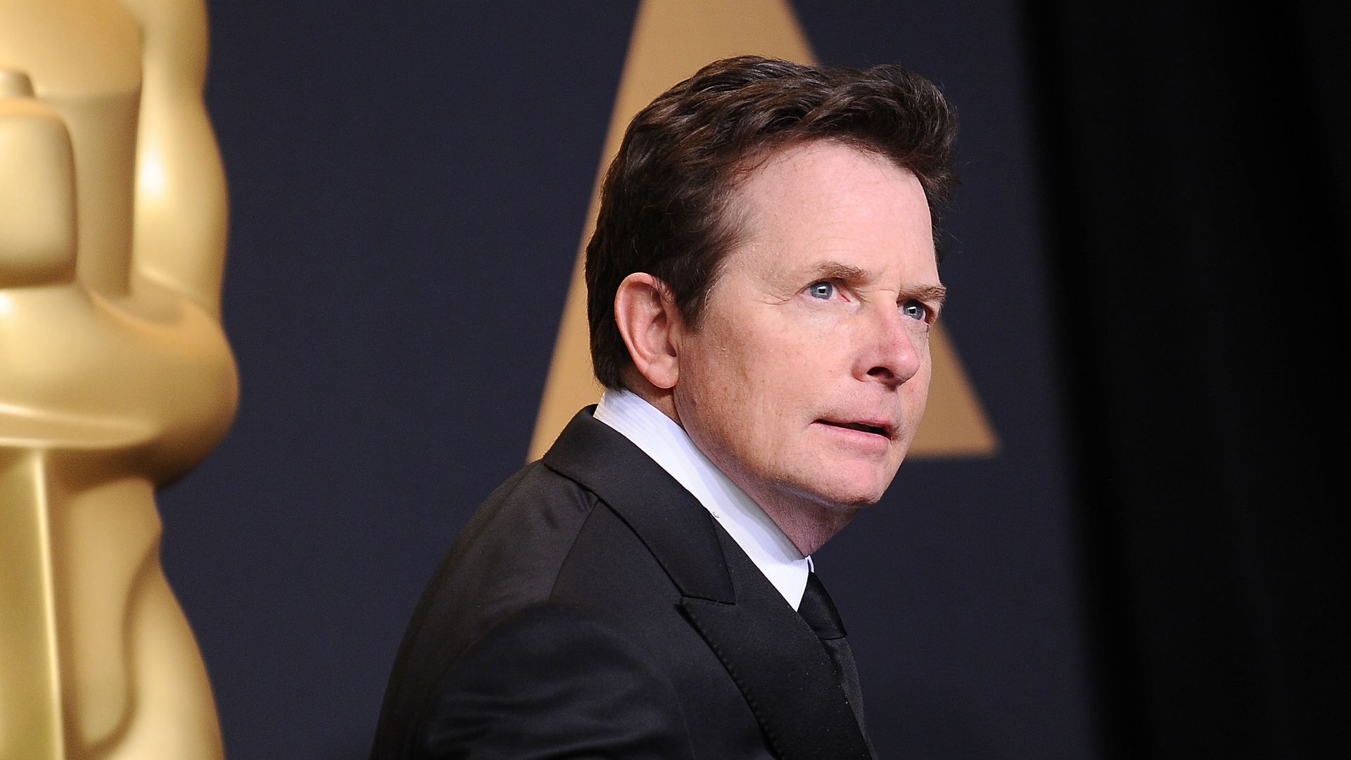 Michael J. Fox by an Oscar's statue