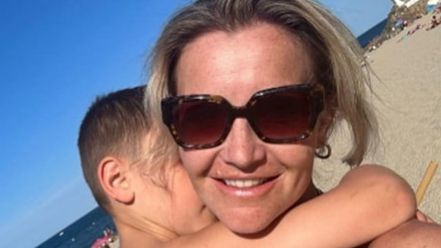 Helen Skelton enjoys the beach with her son